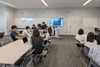 写真:資料作成の説明