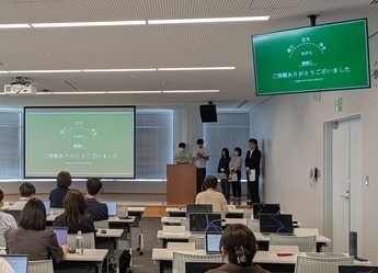 写真：関係課と質疑応答の様子