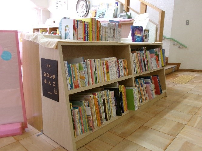 市橋保育所絵本棚