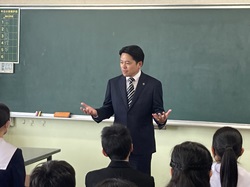 岐阜市立陽南中学校を視察の様子