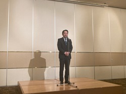 岐阜市水防協会意見交換会に出席し、あいさつの様子