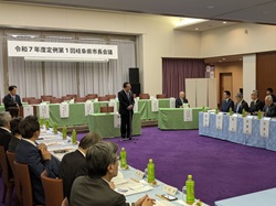 令和7年度第1回岐阜県市長会議に出席の様子
