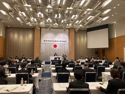 令和7年度岐阜県都市計画協会役員会及び通常総会に出席し、あいさつ及び議事進行の様子