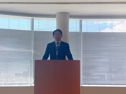 令和7年度鵜飼観覧船船員研修にてあいさつの様子