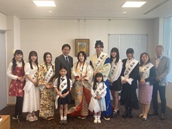 7代目濃姫グランプリを受賞した竹中結彩さんほかと面談の様子