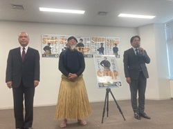 岐阜県警察本部の「特殊詐欺撲滅『鵜の目鷹の目』大作戦」記者発表会に出席し、あいさつ の様子