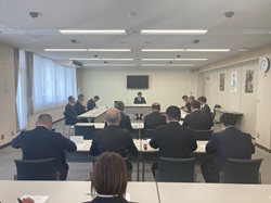 岐阜・下呂・郡上観光宣伝協議会通常総会に出席し、あいさつ及び議事進行の様子