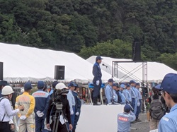 令和7年度木曽三川連合総合水防演習に出席し、あいさつの様子
