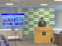 定例記者会見の様子