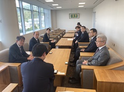 中部矯正管区長 田中秀樹氏ほかが着任のあいさつの様子