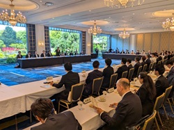 令和7年度矯正施設所在自治体会議総会に出席する様子