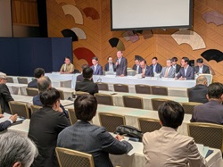 全国市長会財政委員会に出席する様子