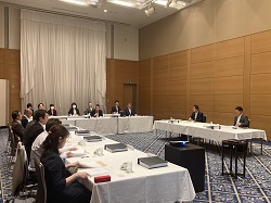岐阜県市町村職員共済組合第182回組合会に出席する様子