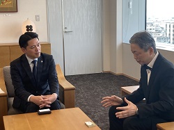 株式会社岐阜県畜産公社専務取締役 髙橋弘行氏が就任のあいさつする様子