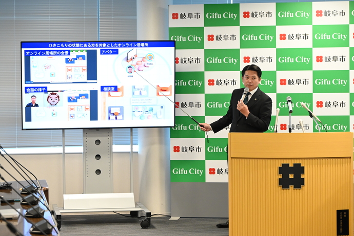 写真：令和7年6月27日　市長定例記者会見の様子