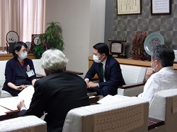 岐阜市民病院がん相談支援センター職員との意見交換会の様子