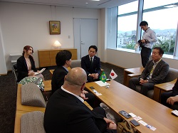 カンピーナス日伯文化協会副会長兼同協会ジュニア会会長 ウエリントン・アキラ・コミヤマ氏ほかと面談