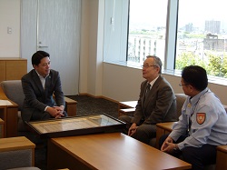 前岐阜市中消防団団長 服部惠洋氏が春の叙勲受章を報告