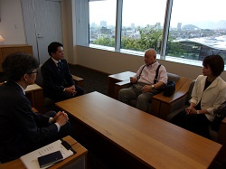 ワンストップパートナーズ株式会社代表取締役 深尾伸二氏からの子ども食堂への寄附に対して感謝状を贈呈