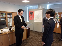 新規採用職員及び人事交流受入職員辞令交付式