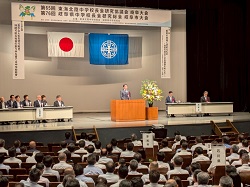 第65回東海北陸中学校長会研究協議会岐阜大会に出席し、あいさつ