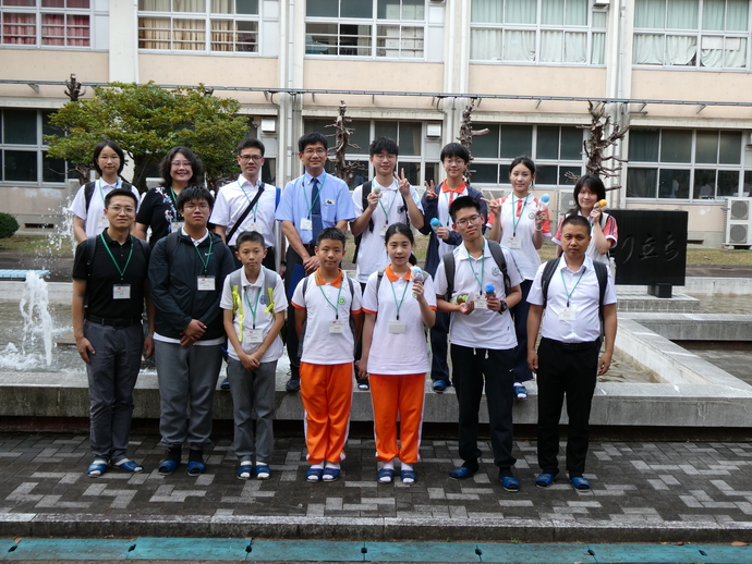 写真：記念撮影（本荘中）