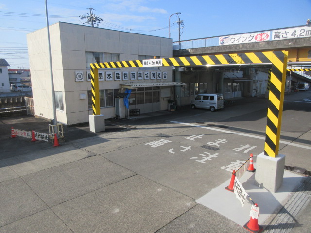 南スロープ東側の鉄骨ゲート