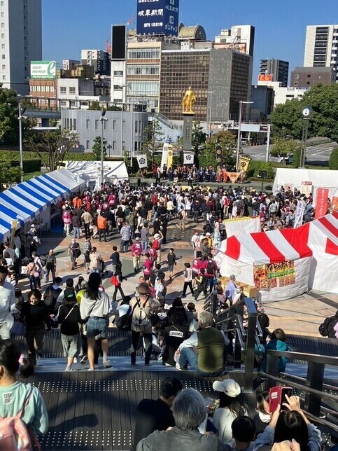 駅前賑わい