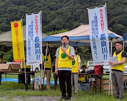 24時間テレビ48 長良川清掃プロジェクトに参加し、あいさつ及び清掃活動