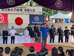 ぎふ清流国体開催記念 第16回全日本女子相撲岐阜大会開会式に出席し、あいさつ（岐阜メモリアルセンター）