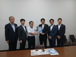 中部直轄河川治水期成同盟会連合会の会長として、財務省主計局主計官 山川清徳氏へ提言及び意見交換（東京）