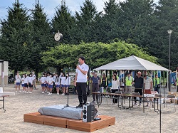 第4回西郷ラジオ体操の日に出席し、あいさつ（西郷中央公園）