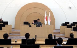 令和7年度岐阜市子ども議会に出席し、あいさつ