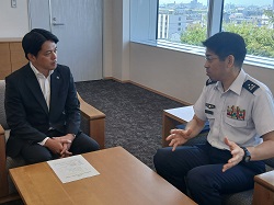 自衛隊岐阜地方協力本部長 寺西竜哉氏が転任のあいさつ