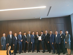 岐阜県木曽三川改修工事促進期成同盟会ほか5団体の会長等として、岐阜県知事 江崎禎英氏に要望及び意見交換
