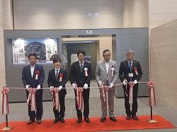 開館40周年記念特別展「岐阜城と織田信長－発掘成果から考える岐阜城の姿－」開場式に出席し、あいさつ及びテープカット