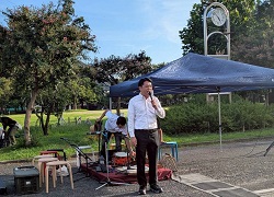 長良イベント実行委員会主催の納涼盆踊りまつりに出席し、あいさつ（長良公園）