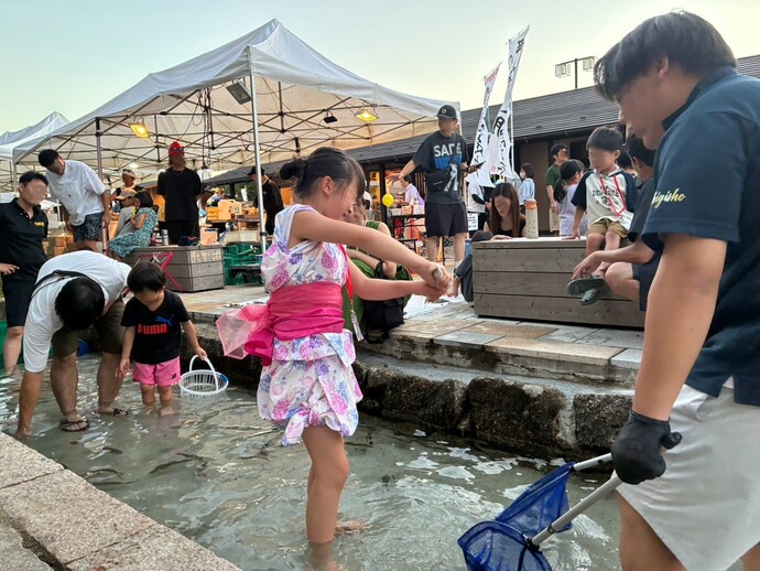 鮎のつかみ取り体験(イメージ)