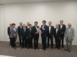 岐阜治水会会長として長良川橋梁架設推進協議会 と合同で、岐阜県県土整備部長 藤井忠直氏に要望及び意見交換
