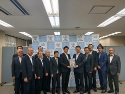 同会長として岐阜市水防協会と合同で、国土交通省木曽川上流河川事務所長 齋藤大作氏に提言及び意見交換（木曽川上流河川事務所）