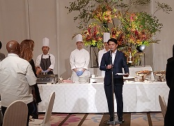 宮内庁主催「外交団招待鵜飼」に出席し、あいさつ（都ホテル岐阜長良川）