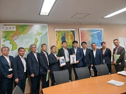 同じく、国土交通省大臣官房技術審議官 小林賢太郎氏に要望及び意見交換（東京）