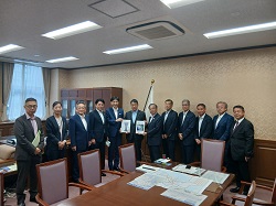 同じく、財務省財務大臣政務官 東国幹氏に要望及び意見交換(東京)