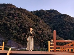 第38回長良川薪能火入れ式にて、あいさつ及び火入れの儀に出演。その後、長良川薪能を鑑賞（長良川河畔）