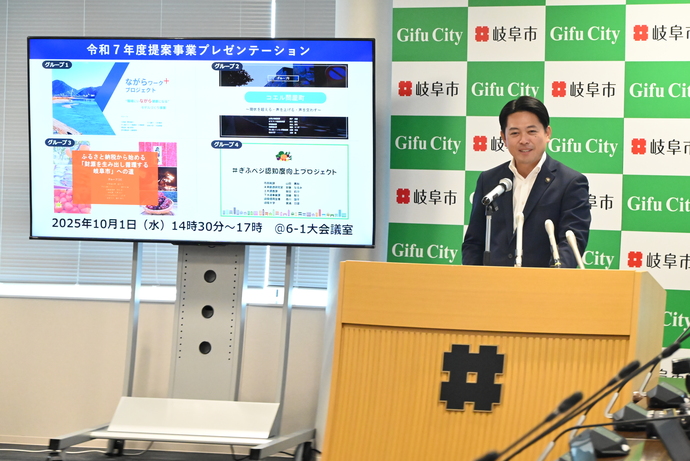 写真：令和7年9月26日　市長定例記者会見の様子