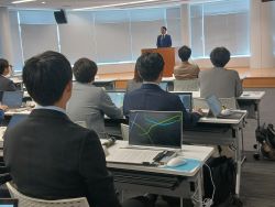 若手職員を対象とした令和7年度岐阜市の未来を共に考えるワーキンググループによるプレゼンテーションにて、あいさつ及び講評