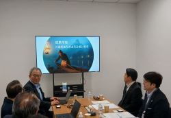 ソフトバンク株式会社戦略顧問 山野之義氏ほかと意見交換。その後、業務のデジタル化推進のため、ソフトバンク株式会社のExecutive Briefing Centerを視察（東京）