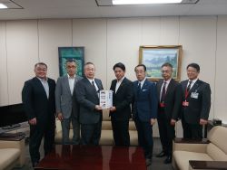 同じく、総務省自治財政局長 出口和宏氏へ提言及び意見交換（東京）