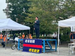 早田地区市民運動会に出席し、あいさつ（早田小学校）