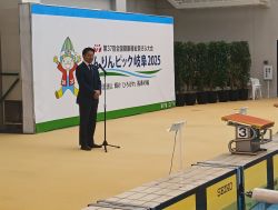 第37回全国健康福祉祭 ねんりんピック岐阜2025水泳交流大会の閉会式にて、あいさつ（岐阜メモリアルセンター長良川スイミングプラザ）